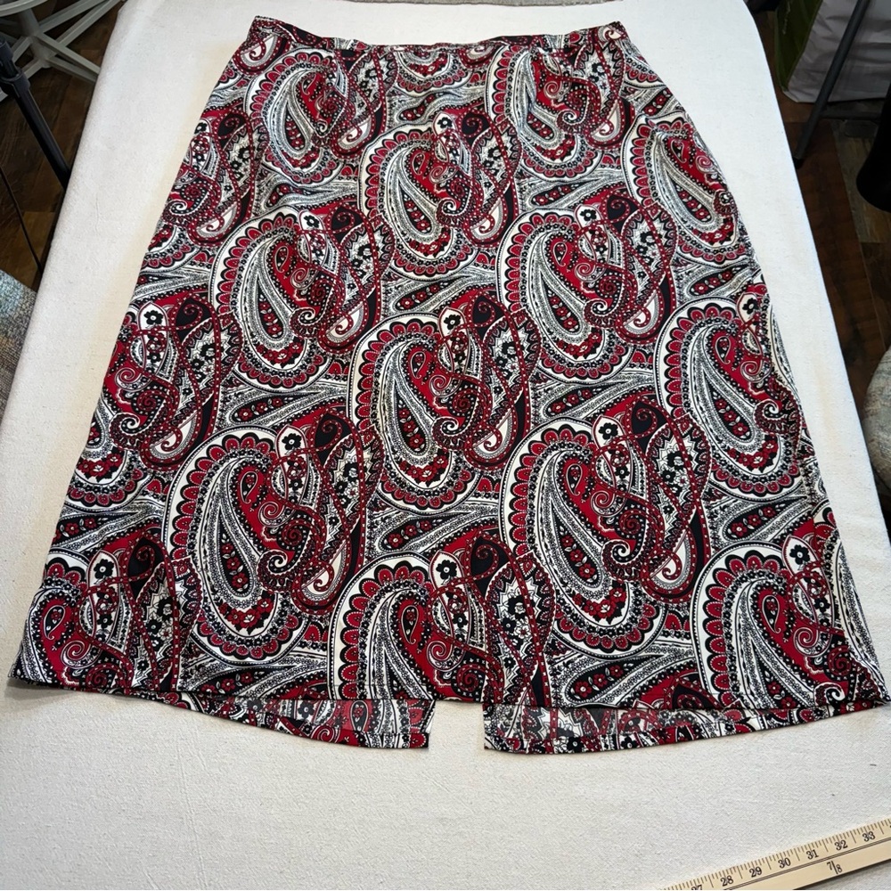 Kathie Lee Womans Paisley Skirt - Size 26W - Red Black White